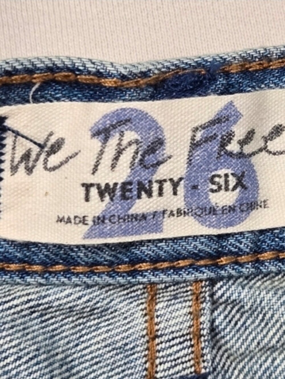 We The Free‎ Denim Short Size 26 Bermuda 10" Inseam Distressed Holes Frayed Hem - Picture 3 of 13